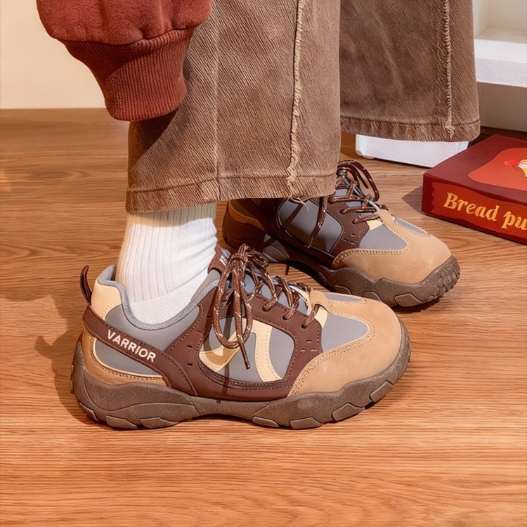 Női német katonai tornacipő vastag talppal 3–5 cm, PU felsőrész, elöl kötős zár, alacsony fazon, hálós bélés