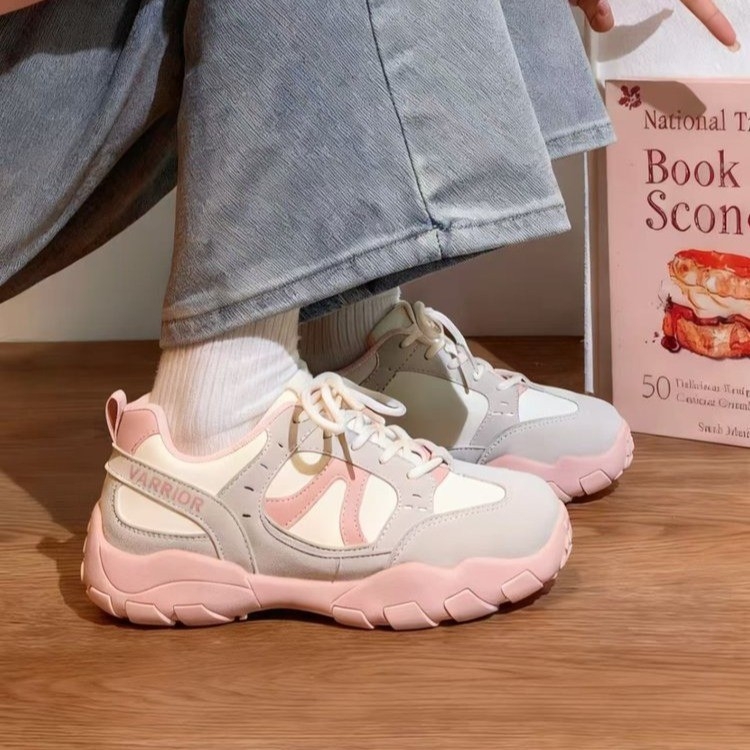 Női német katonai tornacipő vastag talppal 3–5 cm, PU felsőrész, elöl kötős zár, alacsony fazon, hálós bélés