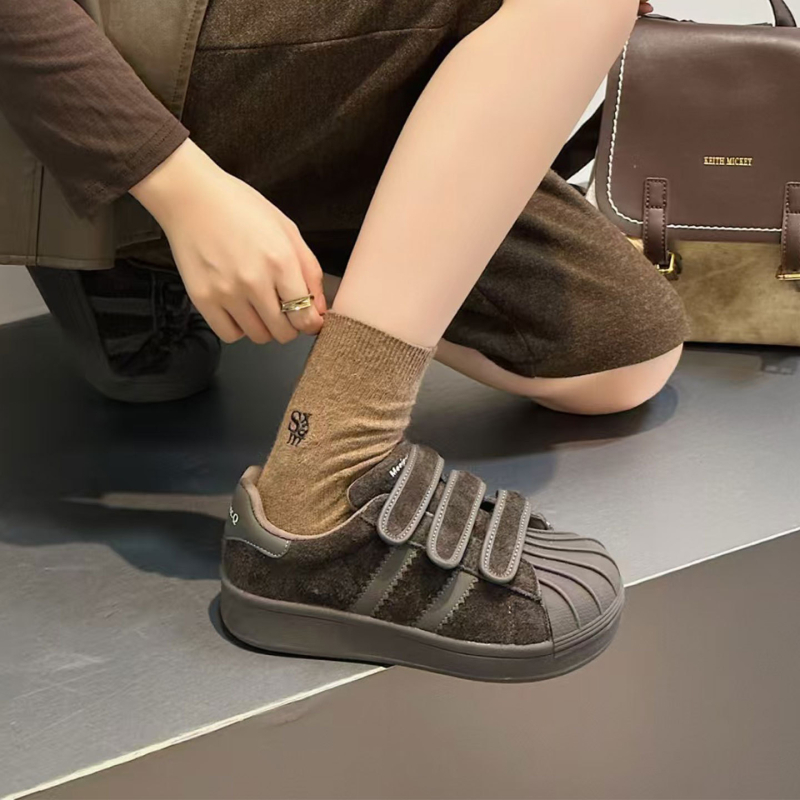 Dámske tenisky s Velcro, vysoký vršok, zvršok z nubuku a syntetickej kože, hrubá gumová podrážka, kožená stielka