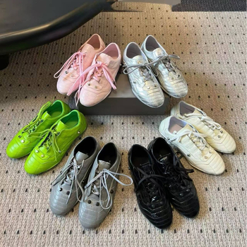 Ženske casual tenisice s ravnim podom, elastična traka, gornji dio od goveđe kože, unutarnji dio od kože, gumena potplat, niski profil