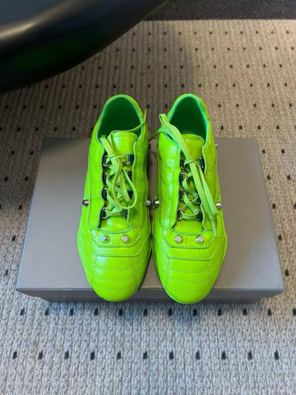 Ženske casual tenisice s ravnim podom, elastična traka, gornji dio od goveđe kože, unutarnji dio od kože, gumena potplat, niski profil