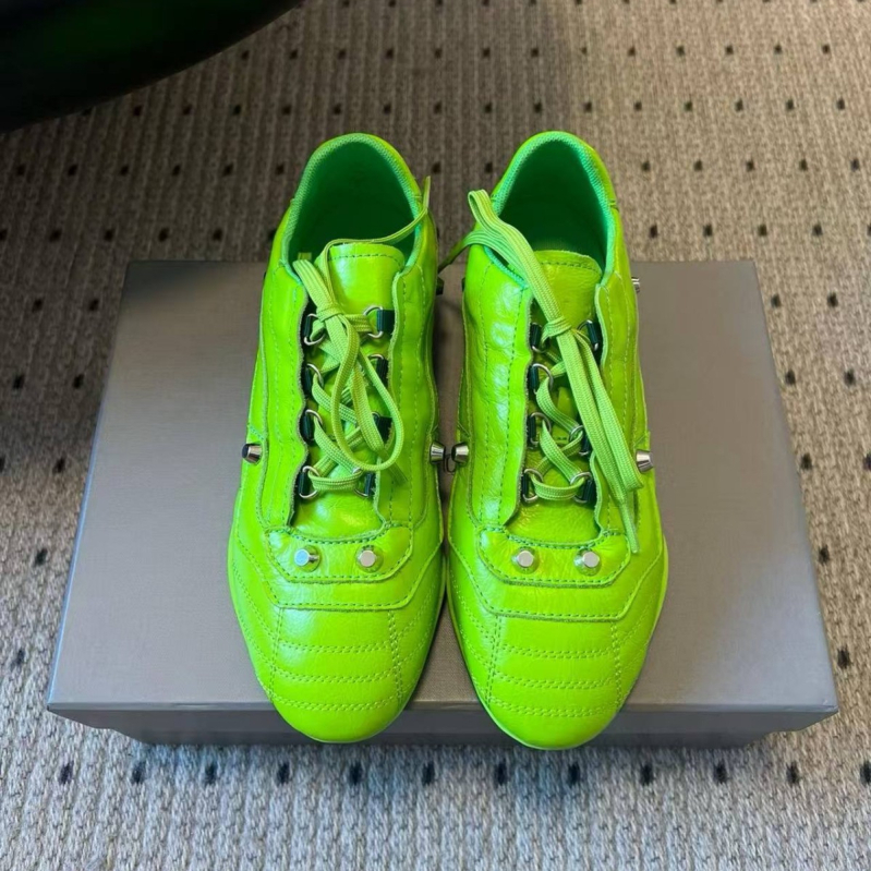 Ženske casual tenisice s ravnim podom, elastična traka, gornji dio od goveđe kože, unutarnji dio od kože, gumena potplat, niski profil