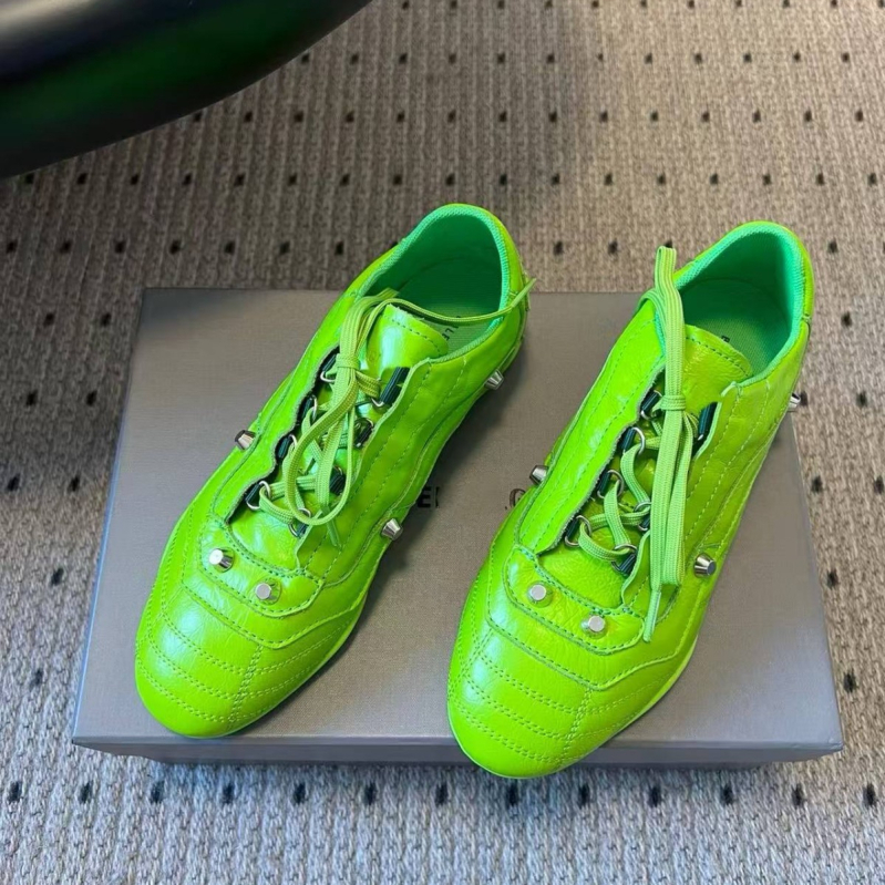 Ženske casual tenisice s ravnim podom, elastična traka, gornji dio od goveđe kože, unutarnji dio od kože, gumena potplat, niski profil