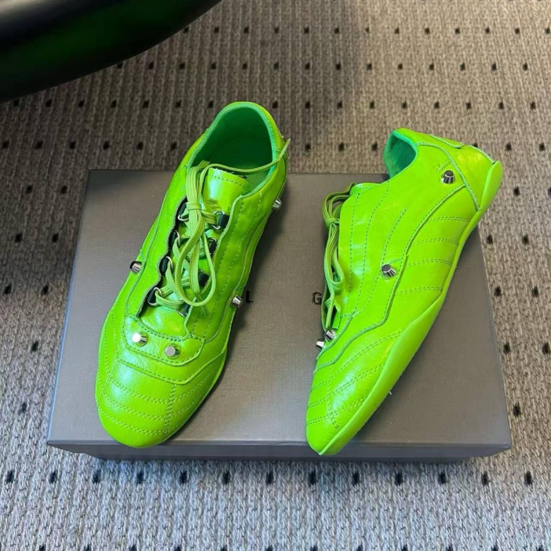 Ženske casual tenisice s ravnim podom, elastična traka, gornji dio od goveđe kože, unutarnji dio od kože, gumena potplat, niski profil