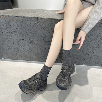 Női platformcipő vastag talppal, hálós felsőrész, magasságú szár 3–7 cm, kerek orr, előre kötőzárás, talp gumihab (Kiadás ősszel 2025)