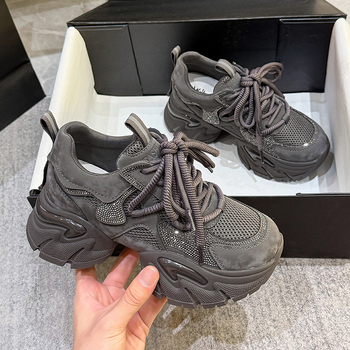 Ženske tenisice Dad Shoes s mid-top gornjim dijelom od kože krave + umjetne kože + tekstila, vezanje šnurkama, visina peta 6–8 cm