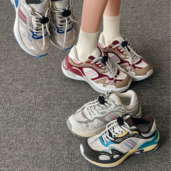 Sportos mindennapi cipő szellőző hálós felsőrésszel, slip-on kivitel, kerek orr, 3–5 cm sarokmagasság, PU talp