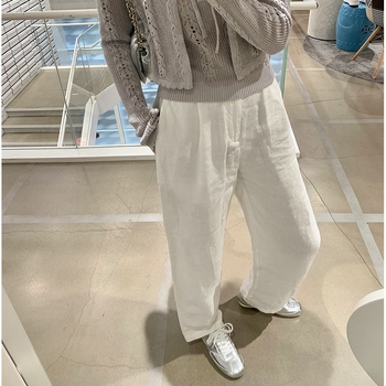 Női szabadidő sportcipő kerek orrú, 3–5 cm sarkú, gumitalpú, felsőrész szuper rostból, belső talp természetes bőr