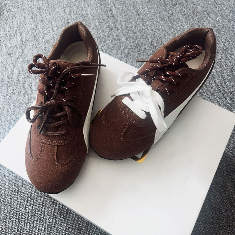 Ženske tenisice od prave kože, retro stil, mek potplat, povišena peta 3–5 cm, prednje vezanje