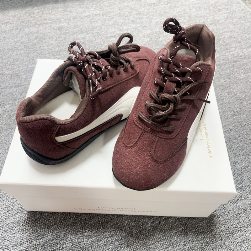 Ženske tenisice od prave kože, retro stil, mek potplat, povišena peta 3–5 cm, prednje vezanje
