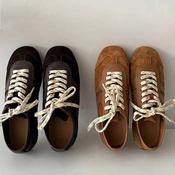 Njemačke vojne tenisice za trening - gornji dio od kože prvog sloja, okrugli vrh, vezanje, otporna gumena potplata, podstava od ovčje kože