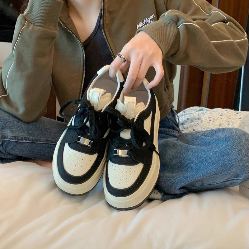 Női tornacipő tehénbőrből, kerek orrú, platformos talppal, fűzővel, juhbőr béléssel