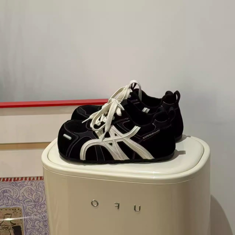 Tenisice s povećanjem visine, retro stil, okrugla špička, PU gornji dio, gumeni đon, prednje vezice, prugasti uzorak