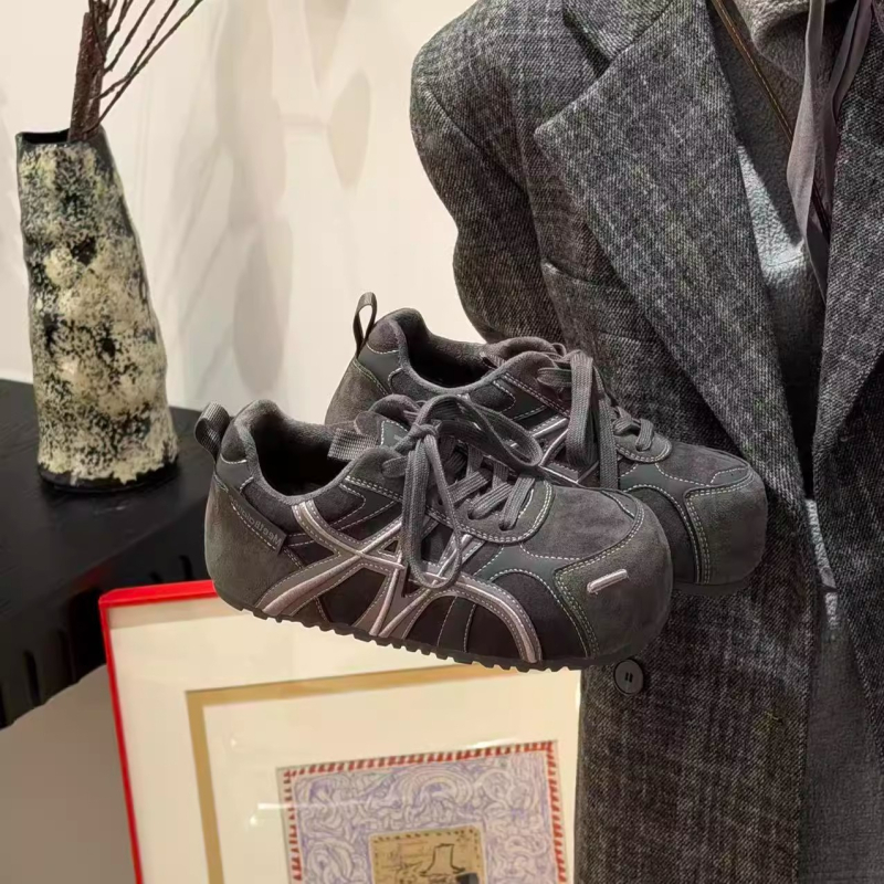 Tenisice s povećanjem visine, retro stil, okrugla špička, PU gornji dio, gumeni đon, prednje vezice, prugasti uzorak