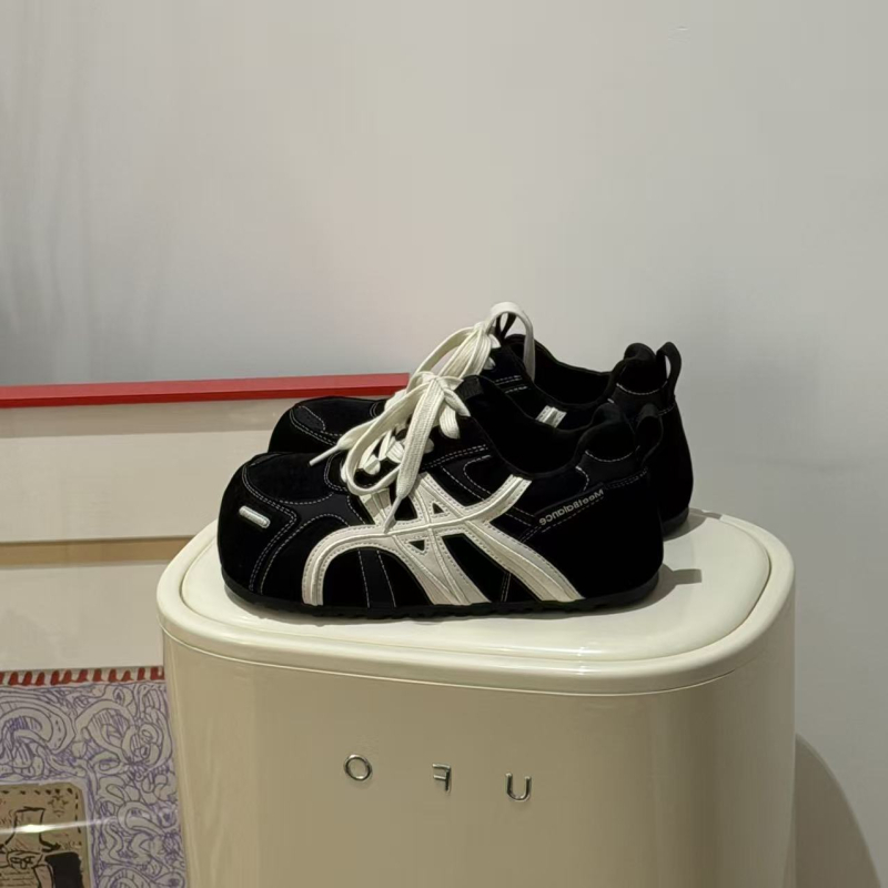 Tenisice s povećanjem visine, retro stil, okrugla špička, PU gornji dio, gumeni đon, prednje vezice, prugasti uzorak