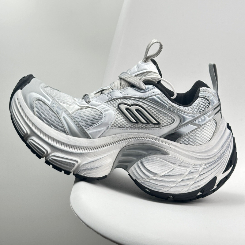 Unisex tenisice tipa dad shoes s povećanjem visine 6–8 cm, gornji dio od tkanine, protuklizna gumena potplat, prednje vezanje