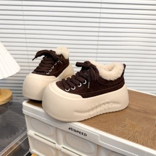 Sieviešu loaferi ar biezu zoli no velūra, priekšējā aizdare, bez oderes, gumijas zole – zemais augšējais, visām sezonām