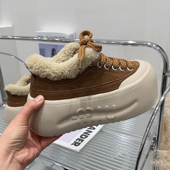 Sieviešu loaferi ar biezu zoli no velūra, priekšējā aizdare, bez oderes, gumijas zole – zemais augšējais, visām sezonām