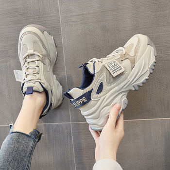 Adidași femei cu plasă pe partea superioară, vârf rotund, talpă din cauciuc, toc mediu 3-5 cm, purtare zilnică