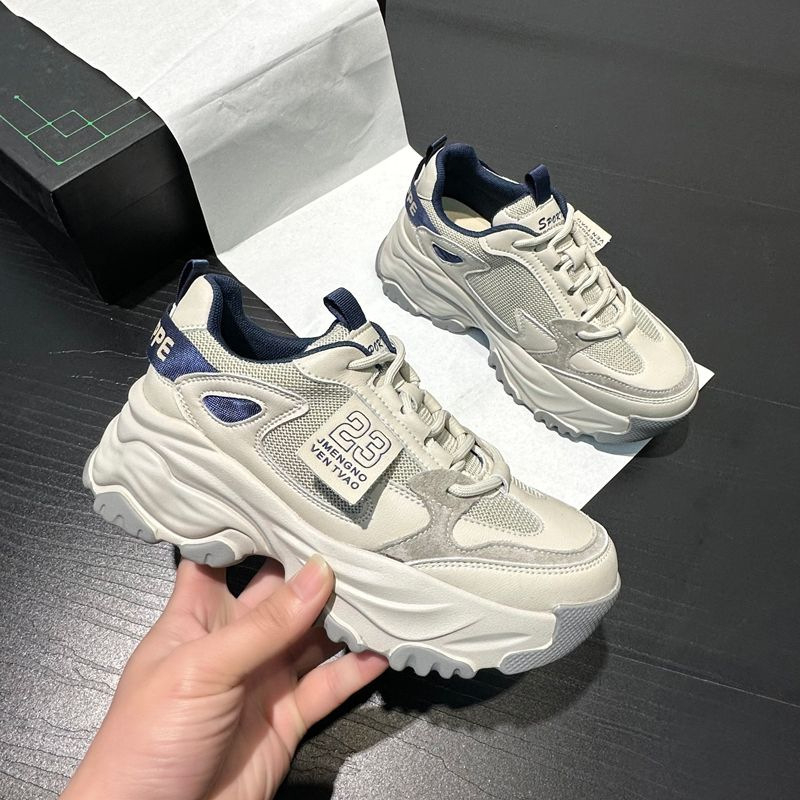 Adidași femei cu plasă pe partea superioară, vârf rotund, talpă din cauciuc, toc mediu 3-5 cm, purtare zilnică