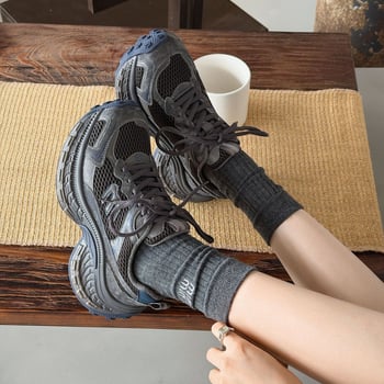 Pantofi de damă tip Dad Shoes, cu partea superioară din plasă, toc de 6–8 cm, talpă din cauciuc respirabilă, închidere cu șiret frontal