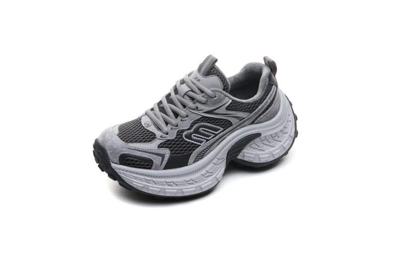 Pantofi de damă tip Dad Shoes, cu partea superioară din plasă, toc de 6–8 cm, talpă din cauciuc respirabilă, închidere cu șiret frontal