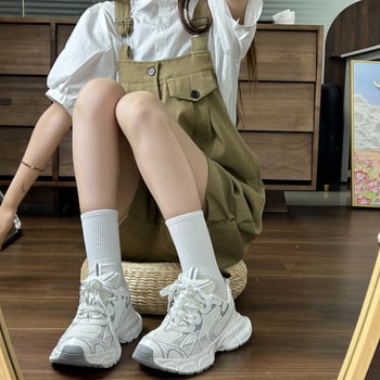 Ženské športové tenisky v kórejskom štýle na bežné nosenie, nízky profil, okrúhla špička, zapínanie na šnúrky vpredu, gumová podrážka.