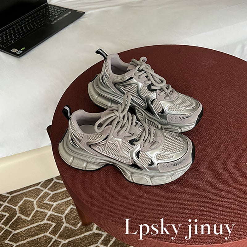 Ženske tenisice u stilu dad sneakers (gornji dio od goveđe kože, okrugli vrh, srednja visina pete 3-5 cm, gumeni potplat, uložak od prirodne kože)