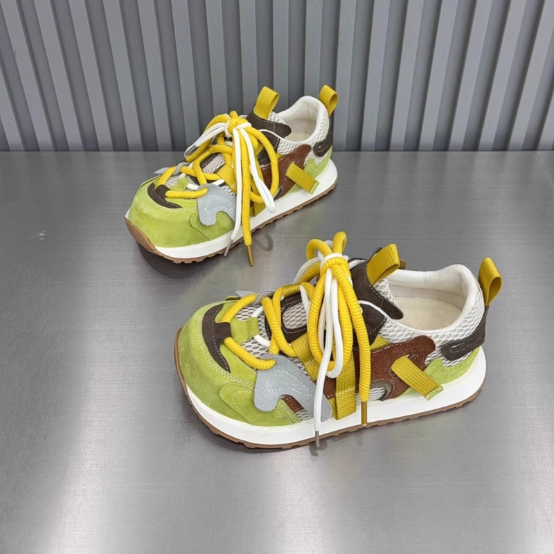 Dámske tenisky typu dad s priedušným sieťovým horným dielom, gumová podrážka, predné šnurovanie, EVA vložka, výška päty 3-5 cm