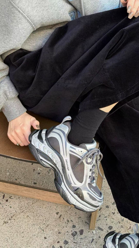 Unisex retro dad tenisky s hrubou podrážkou na zvýšenie výšky, predné šnurovanie, priedušné, protišmykové; vrchný materiál: hovädzia useň + textil + koža; vložka: bravčová koža