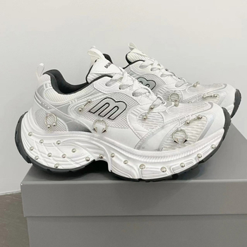 Unisex tenisice dad sneakers s metalnim rivet detaljima, debeli potplat za povećanje visine, mrežasti gornji dio, vezanje, PU uložak