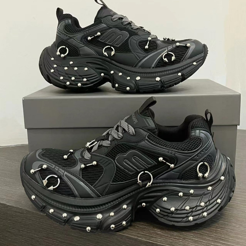 Unisex tenisice dad sneakers s metalnim rivet detaljima, debeli potplat za povećanje visine, mrežasti gornji dio, vezanje, PU uložak