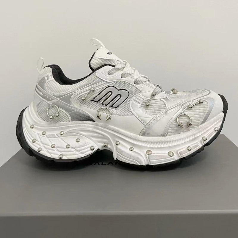 Unisex tenisice dad sneakers s metalnim rivet detaljima, debeli potplat za povećanje visine, mrežasti gornji dio, vezanje, PU uložak