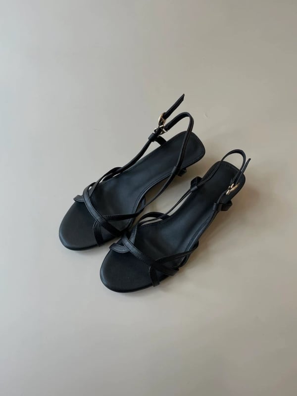 Rimske sandale - retro stil, gornji dio od janjeće kože, okrugli vrh, gumeni potplat, kopča (Janjeća koža, Okrugli vrh, Gumeni potplat, Retro stil, Kopča)