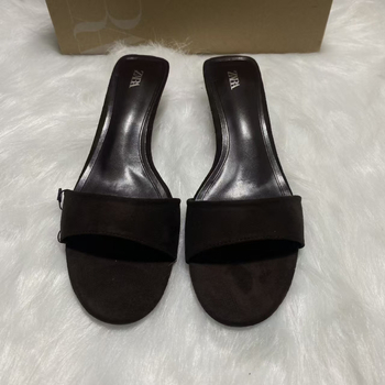 Kožne sandale s klinastim petom, slip-on, okrugli vrh, gumeni potplat, 3–5 cm visina pete