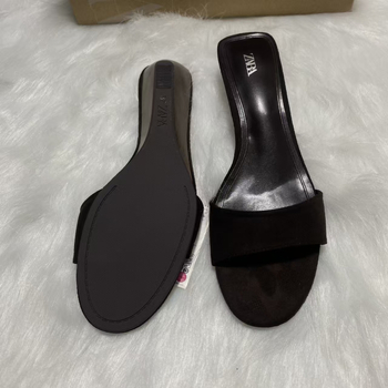 Kožne sandale s klinastim petom, slip-on, okrugli vrh, gumeni potplat, 3–5 cm visina pete