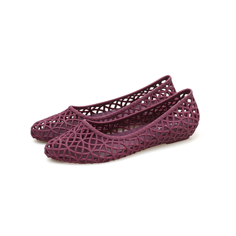 Sandale od PVC: gornji dio i đon; retro stil; oštar nos; mat završetak; slip-on