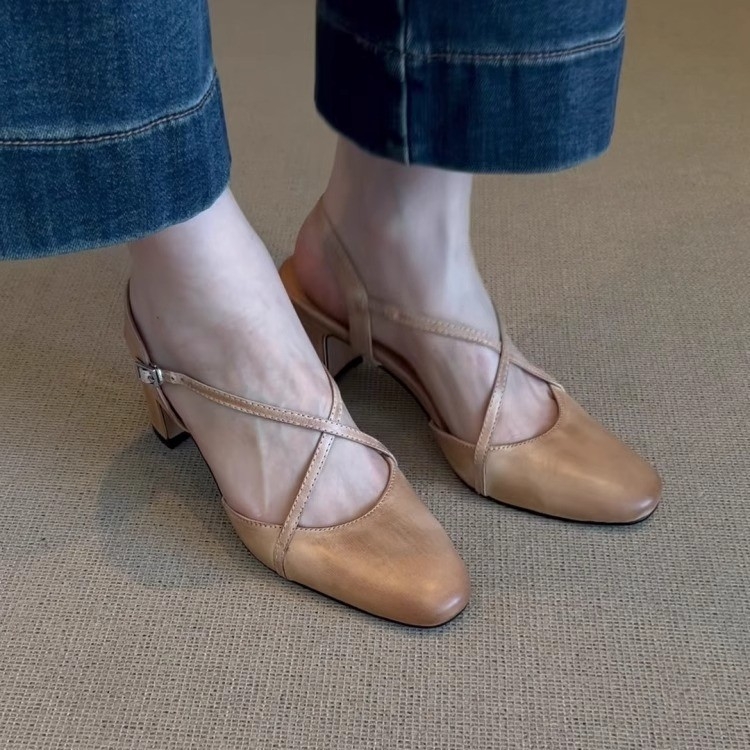 Sandale s preklopljenim križnim remenima i okruglom prstom – retro stil, gornji dio od kože, okrugli prst, klinasta peta 3–6 cm