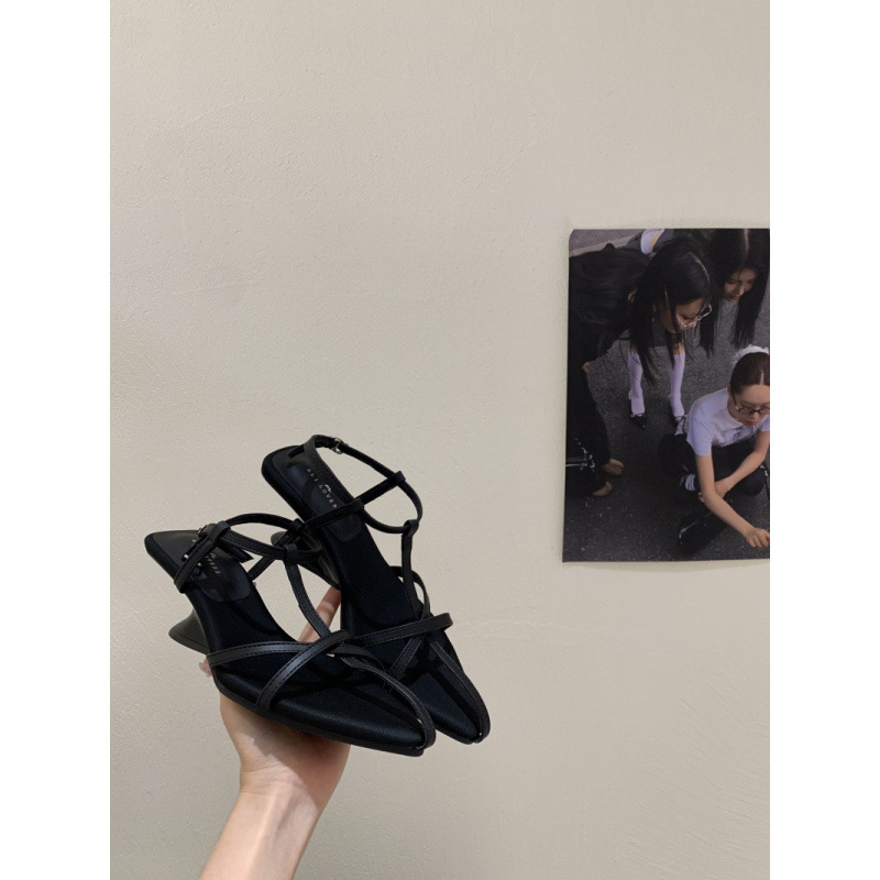 Sandále s otvorenou špičkou a tenkými remienkami, ultra-fiber vrchný materiál a podšívka, gumová podrážka, leto 2025