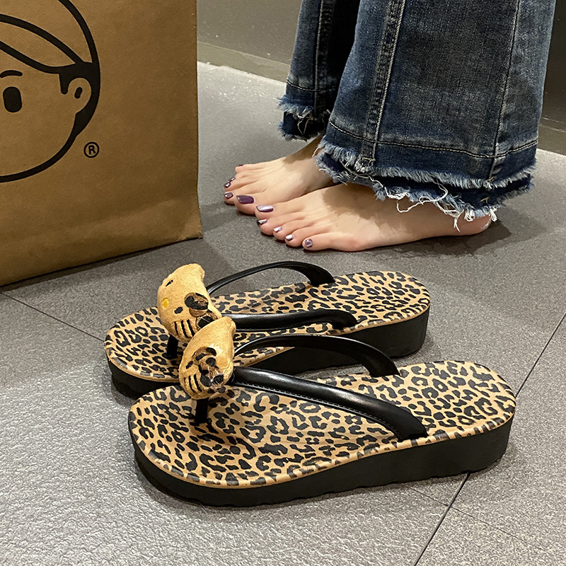 Ženske japanke s leopardim uzorkom, PVC gornji dio i PVC đon, 3–5 cm klinasti potplat, brzo sušenje, prozračnost, injekcijski oblikovana đon