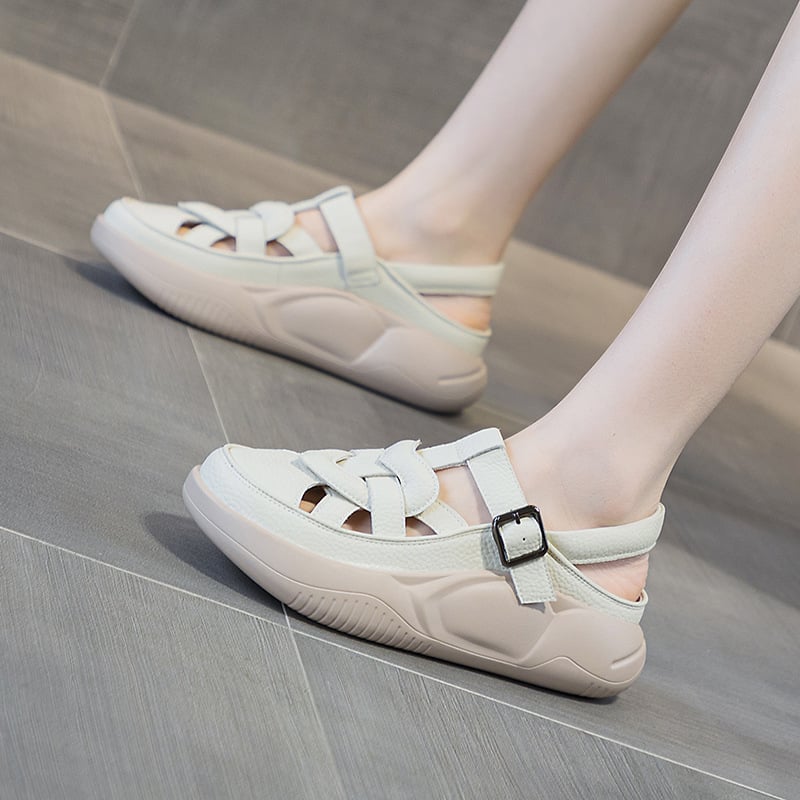 Női bőrszandál csatos záródással, kerek orrú, klinés sarok – felső rész két réteg bőrből, PU talp, könnyű és légáteresztő, 2025 nyár