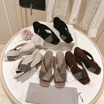 ZOE женски клиновидни сандали от естествена кожа с квадратен нос, вътрешност от овча кожа и гумирана подметка