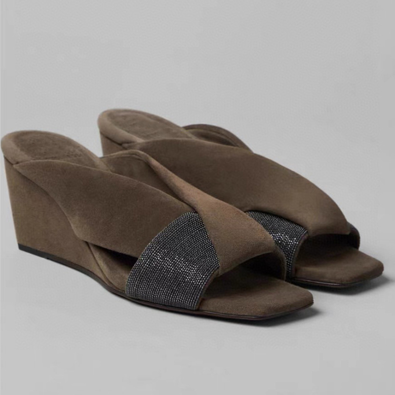 ZOE женски клиновидни сандали от естествена кожа с квадратен нос, вътрешност от овча кожа и гумирана подметка