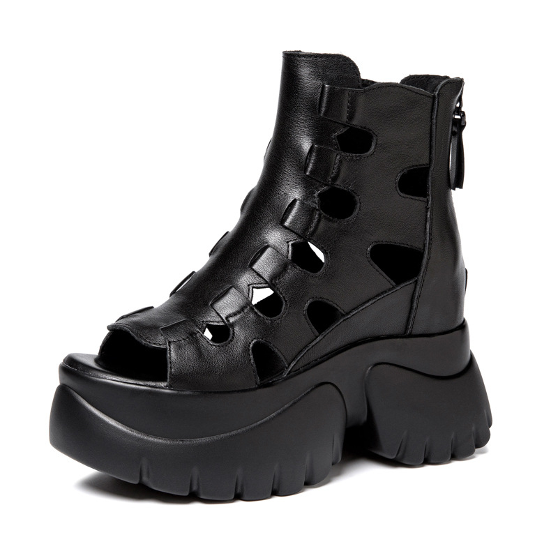 Ženske rimske sandale od prvokvalitetne teleće kože; nos prsta – riblja usta; zatvarač na stražnjoj strani; potplat: poliuretan; povećanje visine 9 cm