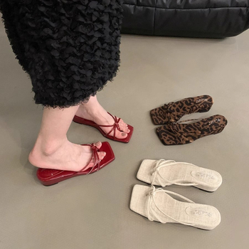 Leopard print sandale s klinastim petom, francuski stil, svakodnevno nošenje, okrugli vrh, gornji i unutarnji materijal od super vlakana, potplat od smjese, ljeto 2025