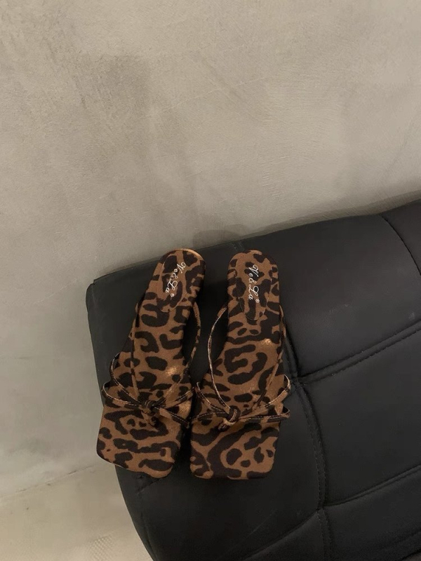 Leopard print sandale s klinastim petom, francuski stil, svakodnevno nošenje, okrugli vrh, gornji i unutarnji materijal od super vlakana, potplat od smjese, ljeto 2025