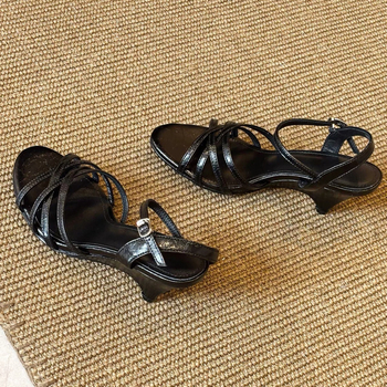 Sandale od ovčje kože s jednim remenom i izrezanim križnim remenima, okrugli vrh, klinasti potpetica 3-6 cm, retro stil s stražnjim remenom