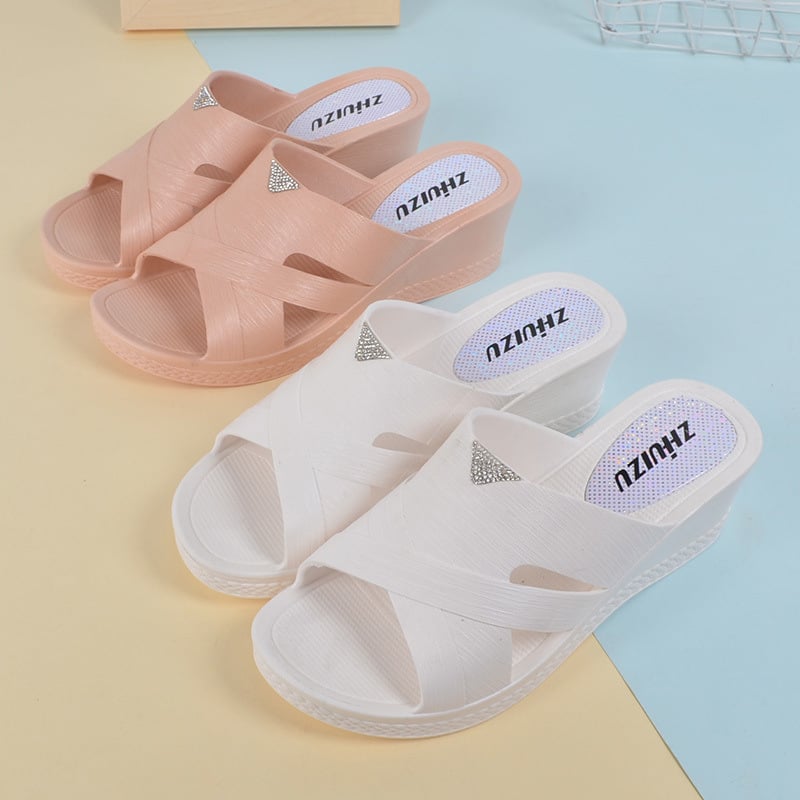 Platformske papuče s klinom, protuklizne; gornji dio od pamuka, potplat PVC, debljina potplata 0–3 cm, ploska potplata