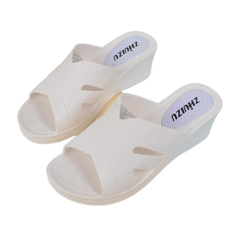 Platformske papuče s klinom, protuklizne; gornji dio od pamuka, potplat PVC, debljina potplata 0–3 cm, ploska potplata