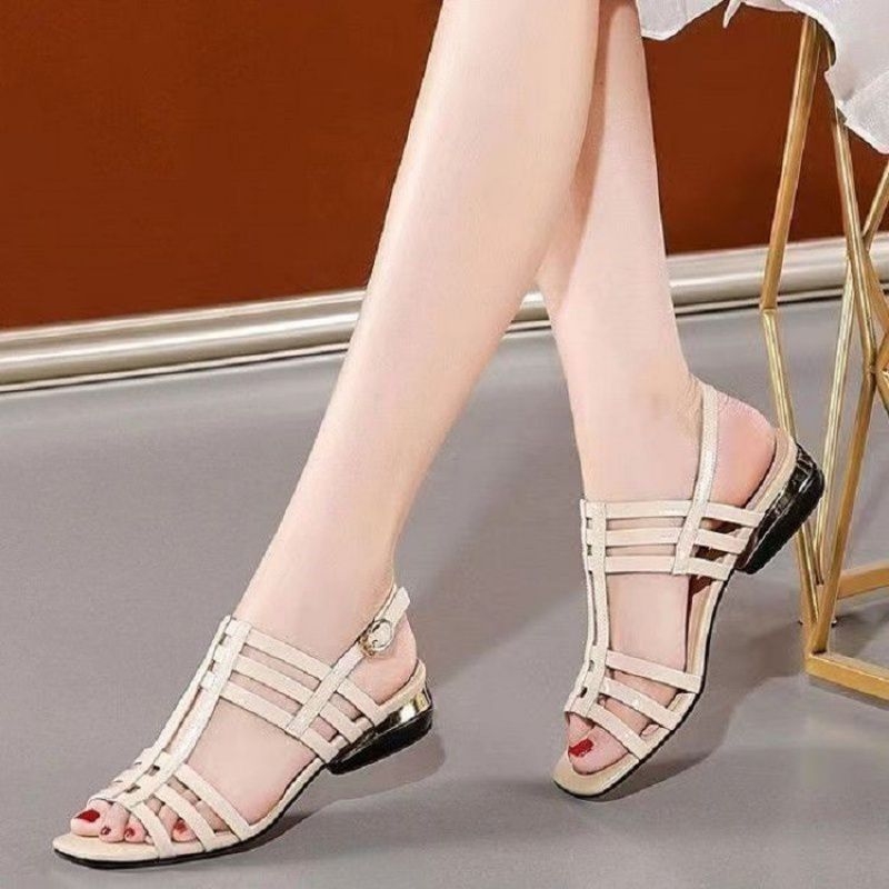 Sandale romane cu toc mediu și înalt, partea superioară din piele sintetică, căptușire PU, talpă din cauciuc, închidere cu cataramă cu o singură priză (partea superioară: piele sintetică • căptușire: PU • talpă: cauciuc • închidere: cataramă cu o singură p